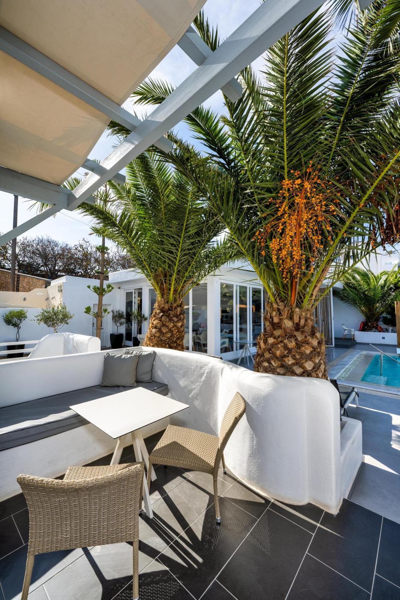 Callia Retreat Suites - Adults Only Fira  Exterior photo