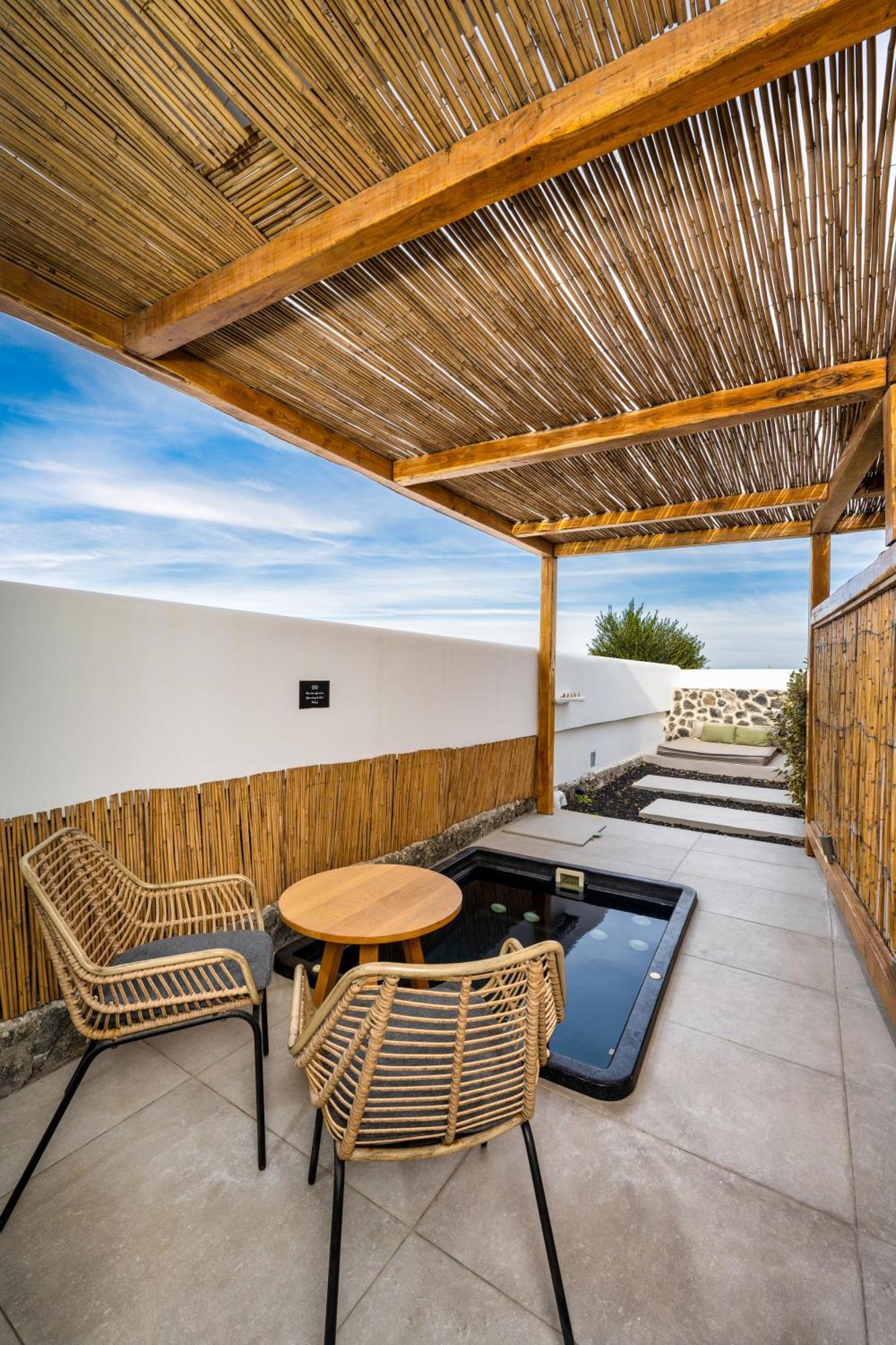 Callia Retreat Suites - Adults Only Fira  Exterior photo