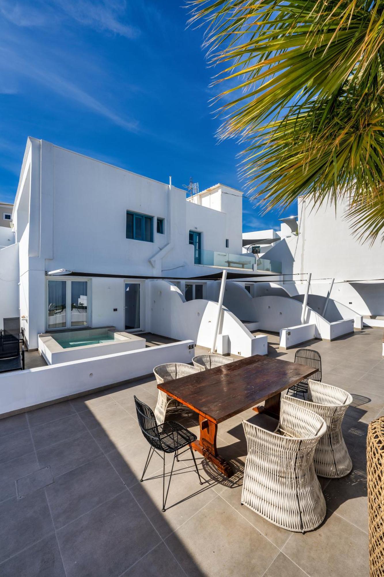 Callia Retreat Suites - Adults Only Fira  Exterior photo